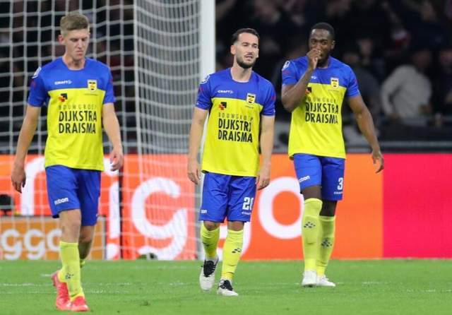 她更是以其 她更是以其